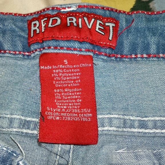 Red Rivet - Picture 2 of 3